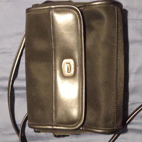 Nine West Handbags - Nine West Black Crossbody Bag